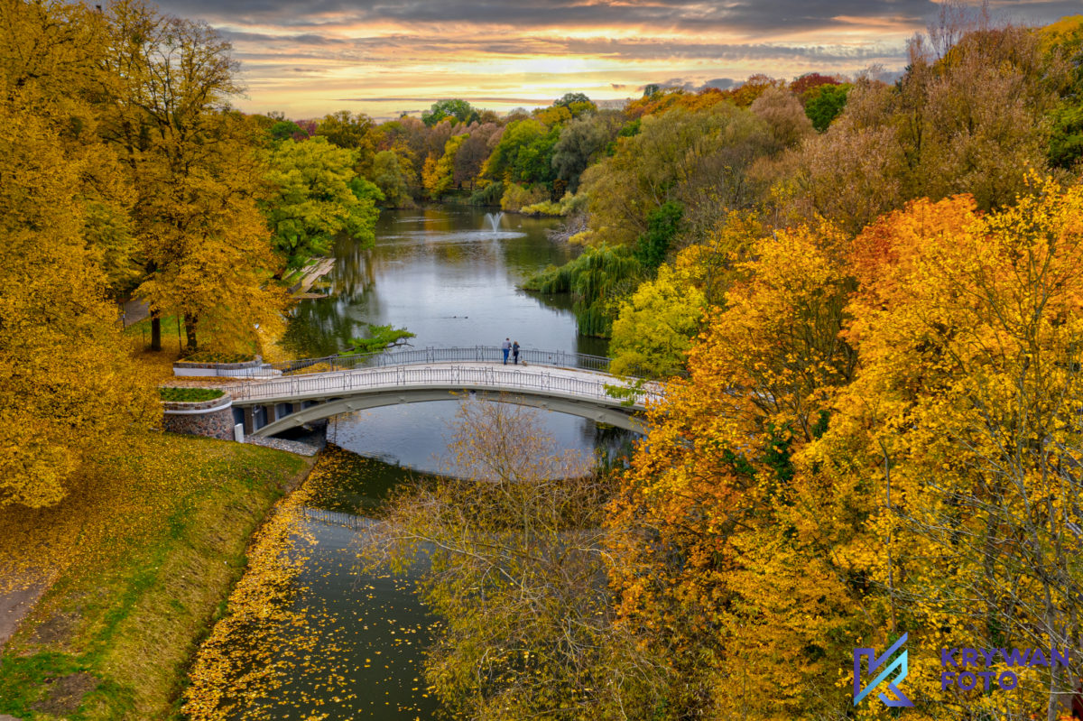Park Kasprowicza, jesień z drona, zdjęcie z drona, mostek, Szczecin, Szczecin z drona