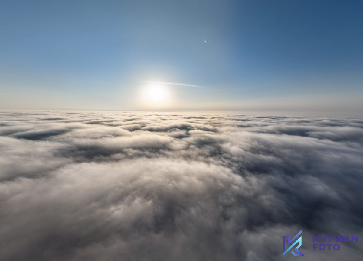 Mgła w Szczecinie – latanie nad mgłą